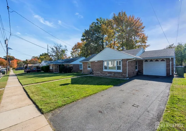 Photo 4 of Single family home for sale at 50 Gurley Rd, Edison, NJ 08817 | MLS# 2707017R | Listing updated on 2026-10-29