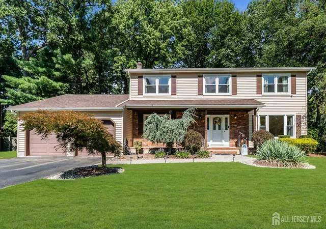 Photo 1 of Single family home for sale at 6 Mount Ct, East Brunswick, NJ 08816 | MLS# 2704691R | Listing updated on 2026-09-28