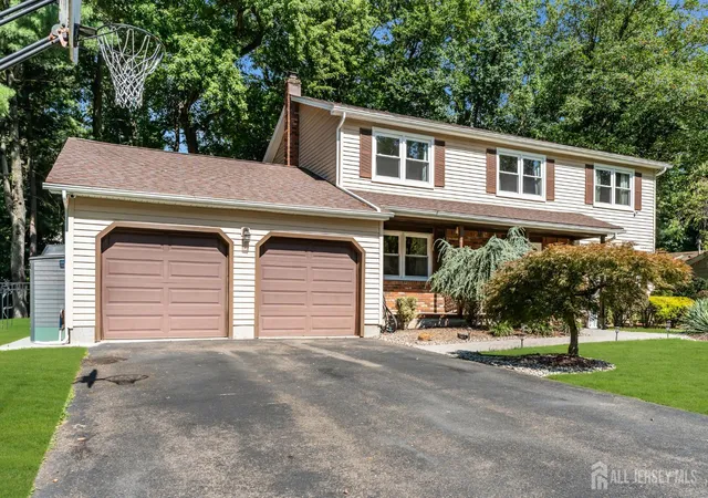 Photo 2 of Single family home for sale at 6 Mount Ct, East Brunswick, NJ 08816 | MLS# 2704691R | Listing updated on 2026-09-28