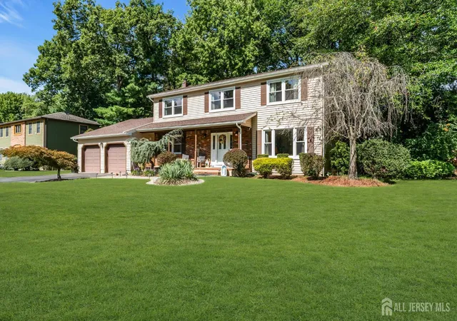 Photo 3 of Single family home for sale at 6 Mount Ct, East Brunswick, NJ 08816 | MLS# 2704691R | Listing updated on 2026-09-28