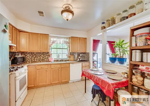 Photo 3 of Condo for sale at 2704 Cricket Cir #2704, Edison, NJ 08820 | MLS# 2770580M | Listing updated on 2026-09-24