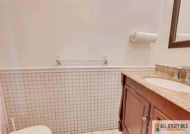 Photo 4 of Condo for sale at 2704 Cricket Cir #2704, Edison, NJ 08820 | MLS# 2770580M | Listing updated on 2026-09-24