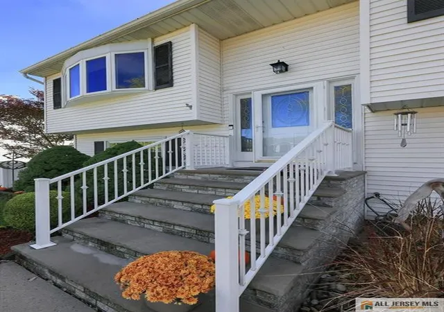 Photo 3 of Single family home for sale at 18 Westinghouse St, Metuchen, NJ 08840 | MLS# 2770829M | Listing updated on 2026-10-27