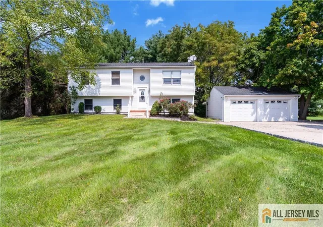 Photo 1 of Single family home for sale at 89 Dey Rd, Cranbury, NJ 08512 | MLS# 2770137M | Listing updated on 2026-09-07