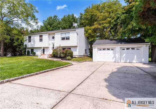 Photo 3 of Single family home for sale at 89 Dey Rd, Cranbury, NJ 08512 | MLS# 2770137M | Listing updated on 2026-09-07