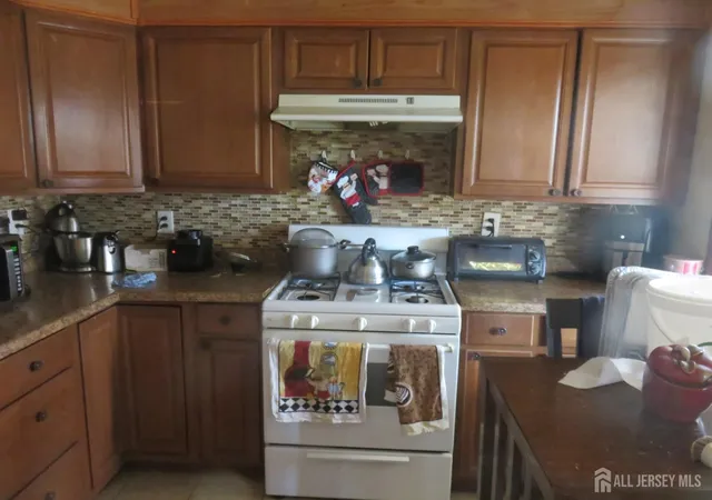 Photo 4 of House for sale at 694 Johnstone St, Perth Amboy, NJ 08861 | MLS# 2704169R | Listing updated on 2026-09-12