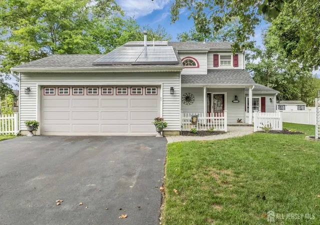 Photo 2 of Single family home for sale at 10 Metedeconk Rd, Howell, NJ 07731 | MLS# 2704258R | Listing updated on 2026-09-10