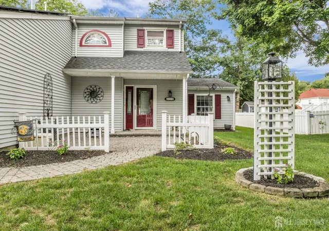 Photo 3 of Single family home for sale at 10 Metedeconk Rd, Howell, NJ 07731 | MLS# 2704258R | Listing updated on 2026-09-10