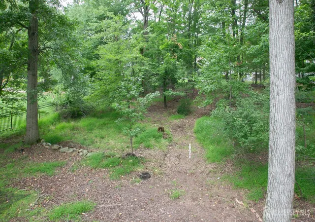 Photo 3 of Single family home for sale at 25 Huntington Rd, Edison, NJ 08820 | MLS# 2703550R | Listing updated on 2026-09-15