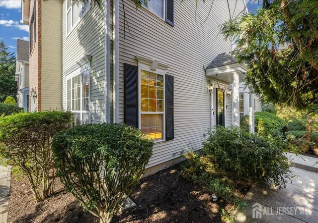 Listing Photo 2 - Condo for sale in building located at 601 Creststone Cir, PRINCETON, NJ 08540
