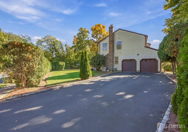Photo 1 of Single family home for sale at 1 Pine Ridge Dr, Edison, NJ 08820 | MLS# 2706913R | Listing updated on 2026-10-26