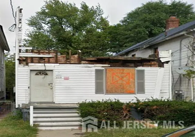 Photo 3 of Multi family home for sale at 259 Hale St, New Brunswick, NJ 08901 | MLS# 2703987R | Listing updated on 2026-09-05