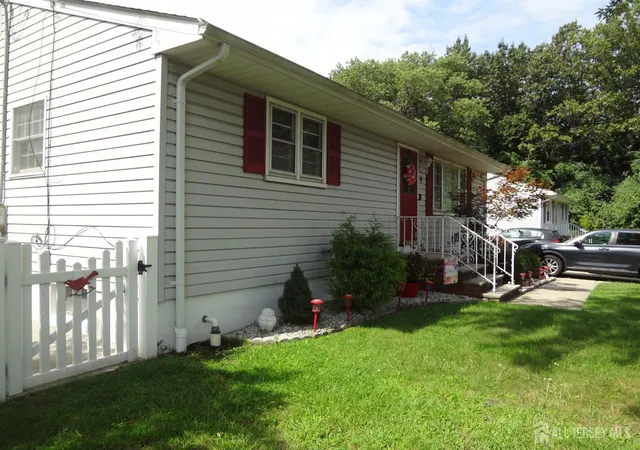 Photo 2 of Single family home for sale at 4 Wilbur Ter, Sayreville, NJ 08872 | MLS# 2704615R | Listing updated on 2026-09-26