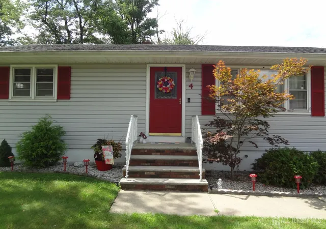 Photo 3 of Single family home for sale at 4 Wilbur Ter, Sayreville, NJ 08872 | MLS# 2704615R | Listing updated on 2026-09-26