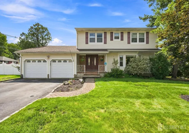 Photo 1 of Single family home for sale at 19 Ballo Pl, Edison, NJ 08820 | MLS# 2704115R | Listing updated on 2026-09-24