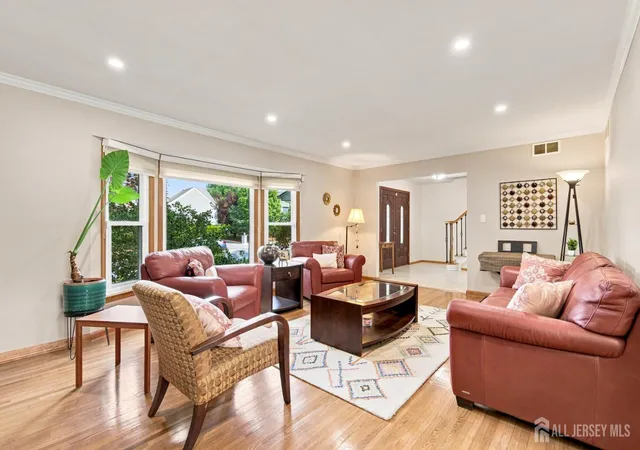 Photo 3 of Single family home for sale at 19 Ballo Pl, Edison, NJ 08820 | MLS# 2704115R | Listing updated on 2026-09-24
