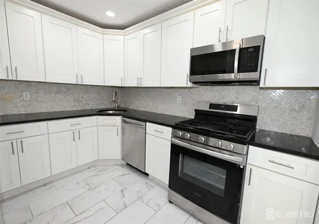 Photo 2 of Condo for sale at 271 College Dr, Edison, NJ 08817 | MLS# 2704584R | Listing updated on 2026-09-17