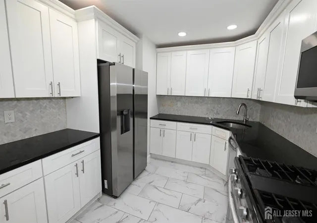 Photo 3 of Condo for sale at 271 College Dr, Edison, NJ 08817 | MLS# 2704584R | Listing updated on 2026-09-17