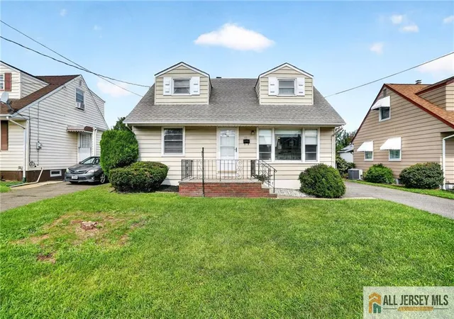 Photo 1 of Single family home for sale at 68 Oak St, Carteret, NJ 07008 | MLS# 2770478M | Listing updated on 2026-09-15