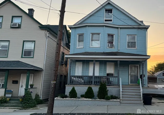 Listing Photo 4 - Condo for sale in building located at 686 Charles St, Perth Amboy, NJ 08861