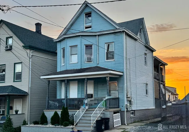 Listing Photo 5 - Condo for sale in building located at 686 Charles St, Perth Amboy, NJ 08861