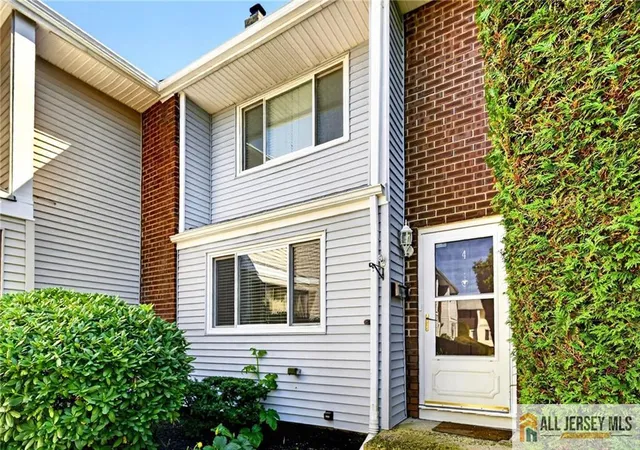 Photo 2 of Townhouse for sale at 4 Quincy Cir, Dayton, NJ 08810 | MLS# 2770537M | Listing updated on 2026-09-16