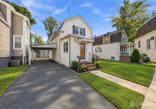 Photo 2 of Single family home for sale at 32 3 Street, Fords, NJ 08863 | MLS# 2706988R | Listing updated on 2026-10-27
