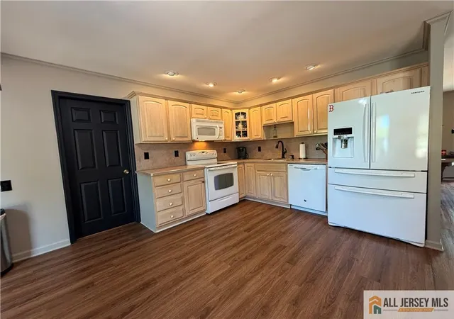 Photo 2 of Single family home for sale at 21 Drake Ave, Monroe Township, NJ 08831 | MLS# 2770538M | Listing updated on 2026-09-21