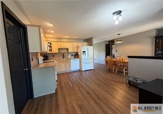 Photo 3 of Single family home for sale at 21 Drake Ave, Monroe Township, NJ 08831 | MLS# 2770538M | Listing updated on 2026-09-21