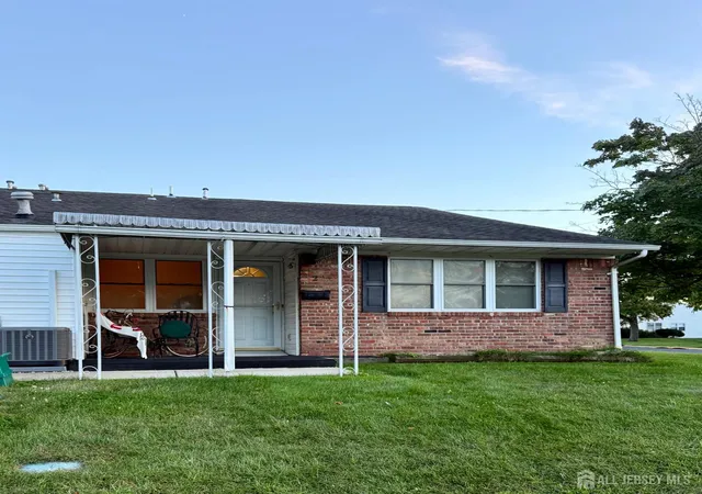 Photo 2 of Condo for sale at 2 Sw Montana Ct, Matawan, NJ 07747 | MLS# 2704322R | Listing updated on 2026-09-11