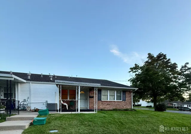 Photo 3 of Condo for sale at 2 Sw Montana Ct, Matawan, NJ 07747 | MLS# 2704322R | Listing updated on 2026-09-11