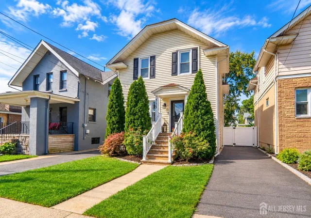 Photo 3 of Single family home for sale at 555 E Maple Ave, Woodbridge, NJ 07095 | MLS# 2704844R | Listing updated on 2026-09-23