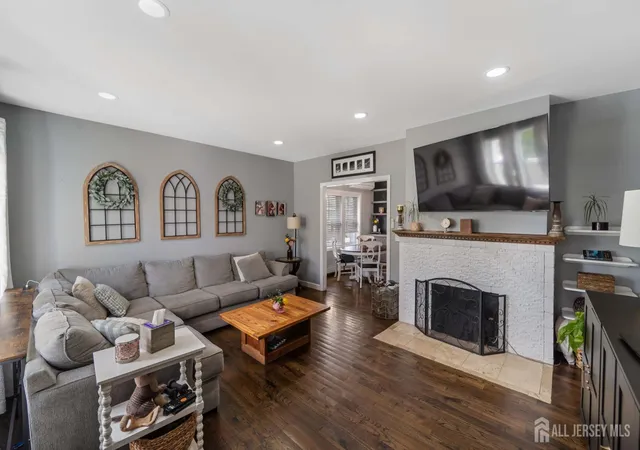 Photo 4 of Single family home for sale at 555 E Maple Ave, Woodbridge, NJ 07095 | MLS# 2704844R | Listing updated on 2026-09-23
