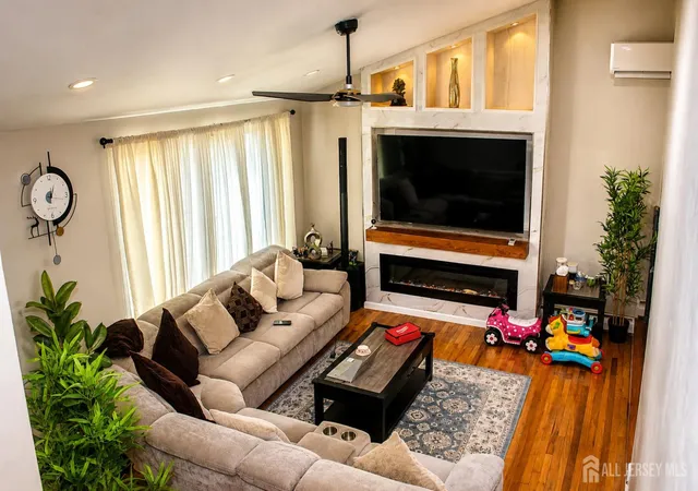 Photo 1 of Single family home for sale at 39 Florence Dr Dr, Parlin, NJ 08859 | MLS# 2703223R | Listing updated on 2026-09-16