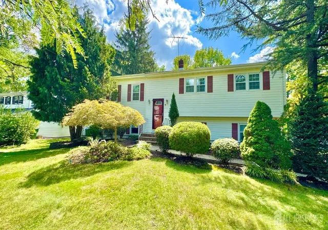 Photo 1 of Single family home for sale at 9 Highpoint Dr, Edison, NJ 08820 | MLS# 2703944R | Listing updated on 2026-09-17