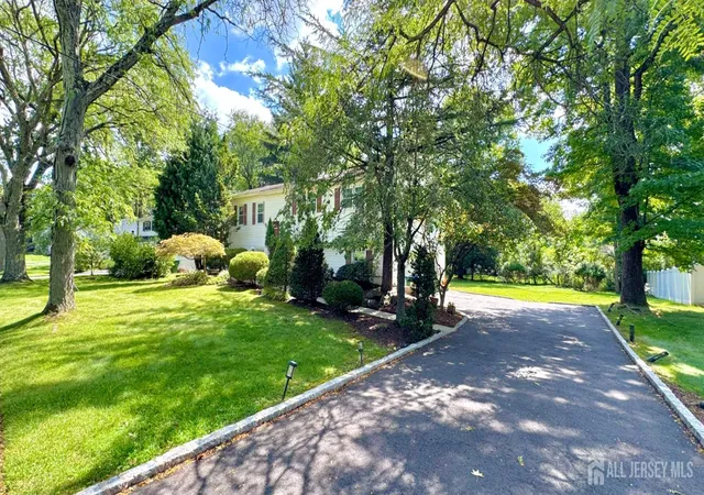 Photo 2 of Single family home for sale at 9 Highpoint Dr, Edison, NJ 08820 | MLS# 2703944R | Listing updated on 2026-09-17