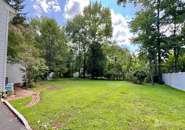 Photo 3 of Single family home for sale at 9 Highpoint Dr, Edison, NJ 08820 | MLS# 2703944R | Listing updated on 2026-09-17
