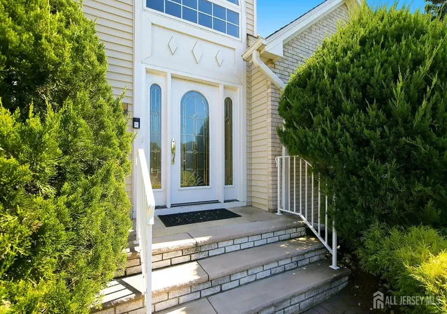 Photo 4 of Single family home for sale at 41 High Pointe Way, Matawan, NJ 07747 | MLS# 2704223R | Listing updated on 2026-09-10