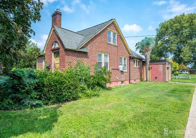 Photo 2 of Single family home for sale at 462 Union Ave, Middlesex, NJ 08846 | MLS# 2703905R | Listing updated on 2026-09-23