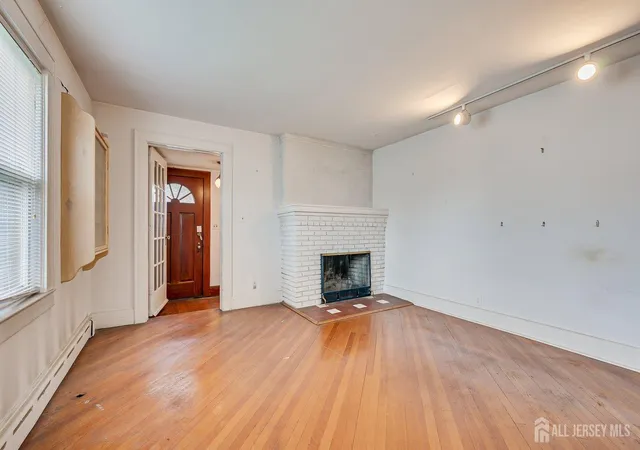 Photo 3 of Single family home for sale at 462 Union Ave, Middlesex, NJ 08846 | MLS# 2703905R | Listing updated on 2026-09-23