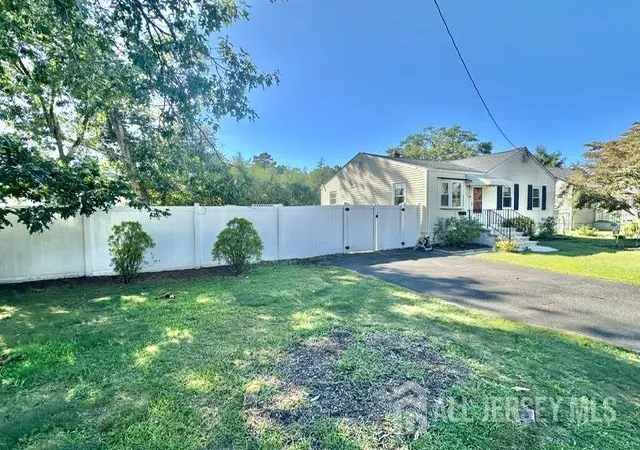 Photo 4 of Single family home for sale at 72 Fernhead Ave, Spotswood, NJ 08884 | MLS# 2704593R | Listing updated on 2026-09-28