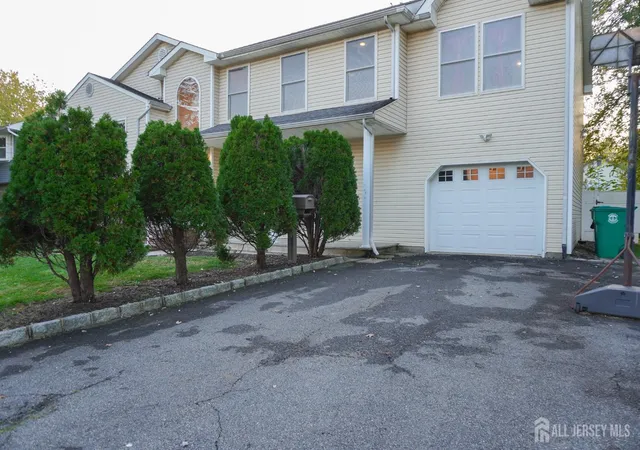 Photo 1 of Single family home for sale at 3 E Charles Ct, Edison, NJ 08820 | MLS# 2705998R | Listing updated on 2026-10-27