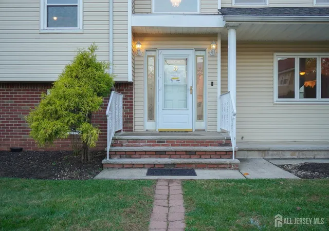 Photo 2 of Single family home for sale at 3 E Charles Ct, Edison, NJ 08820 | MLS# 2705998R | Listing updated on 2026-10-27
