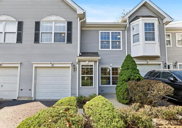 Listing Photo 3 - Condo for sale in building located at 103 Creststone Cir, PRINCETON, NJ 08540