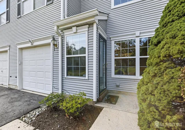 Listing Photo 5 - Condo for sale in building located at 103 Creststone Cir, PRINCETON, NJ 08540