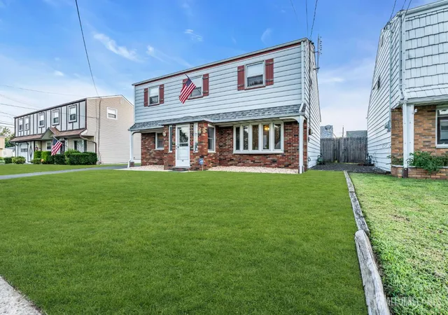 Photo 3 of Single family home for sale at 140 Camelot Dr, Port Reading, NJ 07064 | MLS# 2703656R | Listing updated on 2026-09-26