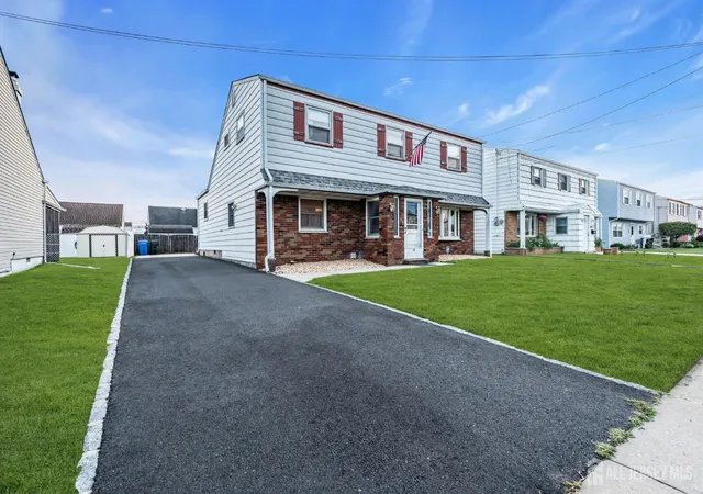 Photo 3 of Single family home for sale at 140 Camelot Dr, Port Reading, NJ 07064 | MLS# 2703656R | Listing updated on 2026-09-26