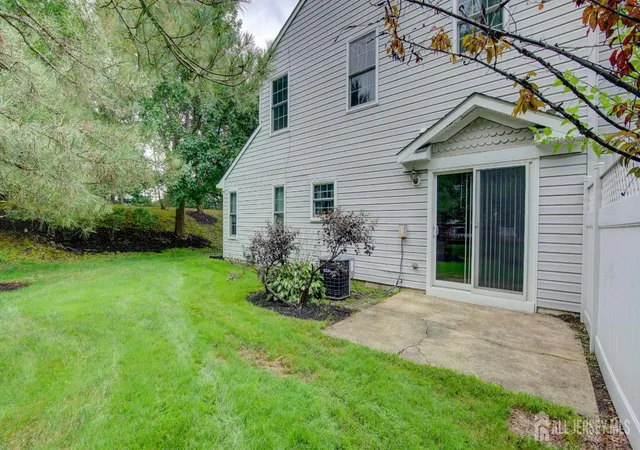 Photo 3 of Townhouse for sale at 8 Forden Ct, Sayreville, NJ 08872 | MLS# 2703880R | Listing updated on 2026-09-16
