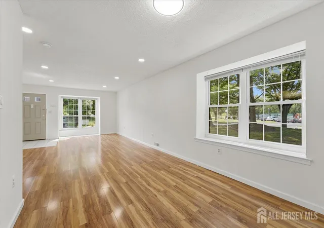 Photo 4 of Townhouse for sale at 543 Manchester Ct, Piscataway, NJ 08854 | MLS# 2705176R | Listing updated on 2026-09-28
