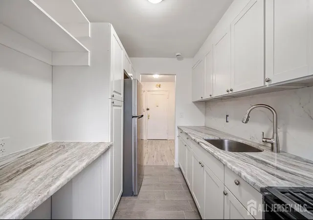 Listing Photo 5 - Condo for sale in building located at 2335 Hudson Ter, Fort Lee, NJ 07024